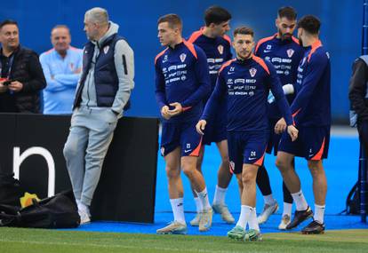 FOTO 'Vatreni' su odradili zadnji trening prije Škotske: Modrić i Dalić razgovarali su sa strane