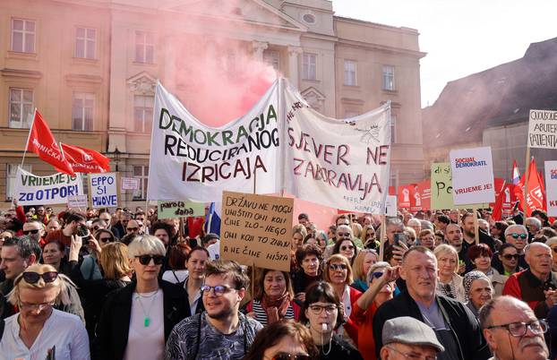 Zagreb: Prosvjed lijevo-liberalne oporbe: "Dosta je! Idemo na izbore!" 