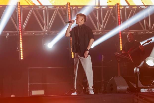 Zagreb: U Areni Zagreb održan koncert "Progledaj srcem"