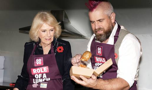 Kraljica je pomagala Spudmanu dijeliti pečene krumpire: 'Znala je što radi i odjenula pregaču...'