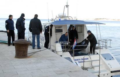 Policajaci u moru pronašli trupla nestalih oca i sina