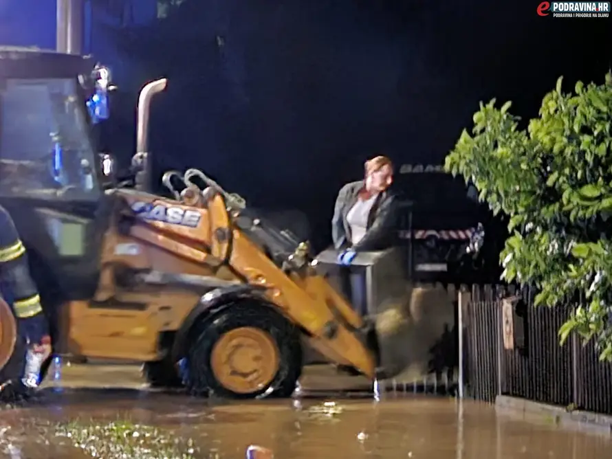 FOTO Rasinju pogodila poplava, iz podruma izvukli mrtvu ženu: 'Probali smo ju oživljavati...'