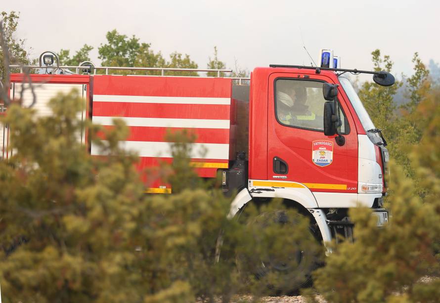 Evakuirali stanovnike sela kod Drniša: 'Ovo je velika nesreća'