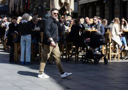 Zagreb: Operni pjevač Ronald Braus u šetnji sunčanim centrom grada
