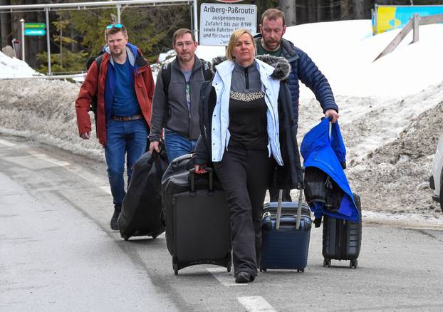 AUT, Coronavirus in Österreich, Abreise der Urlaubsgäste von St. Anton am Arlberg