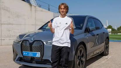 FOTO Što voze 'vatreni'? Modrić ima Bentleya i sponzorski BMW, Dalić je dobio poklon iz Emirata