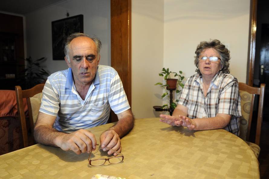 "Čedo je invalid od 50 kg koji sam  ne može niti gaće obući..."