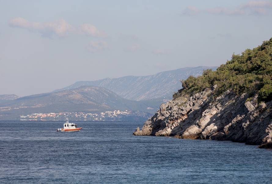 Izvlačenje auta iz mora kod Senja, u slijetanju poginulo četvero stranih državljana