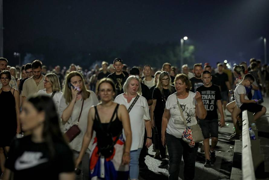 Zagreb: Završio je koncert Marka Perkovića Thompsona, kolone ljudi idu s hipodroma