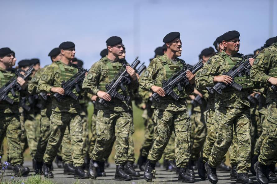 Velika Gorica: Uvježbavanje pješačkih postroja Hrvatske vojske za svečani vojni mimohod