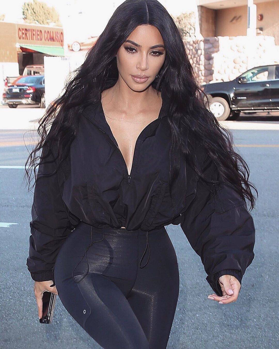 Svi žele biti Kim: Kardashianka rasprodala kostim za jedan dan