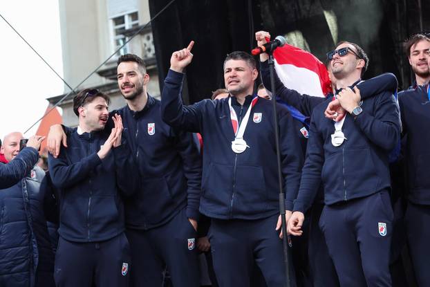 Zagreb: Hrvatska rukometna reprezentacija stigla na svečani doček na Trgu bana Josipa Jelačića