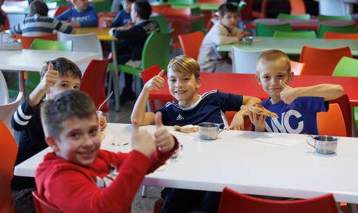 U deset riječkih škola uvode švedski stol, u OŠ Vežica imaju ga već odavno i hrane se zdravo