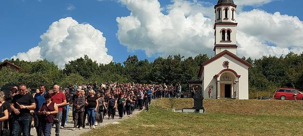 FOTO TUGA U KOTOR VAROŠU Pokopali Draganu (34) koja je poginula u buktinji kod Omiša