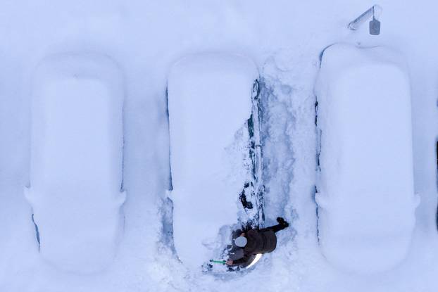 Pogled iz zraka na Sarajevo u potpunosti prekriveno snijegom