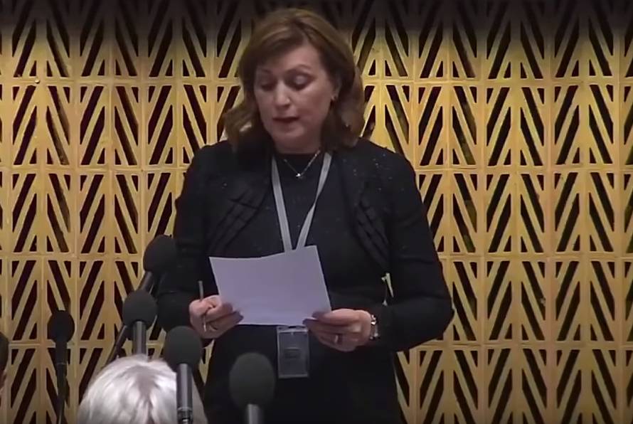 Urnebesni govor: 'Srbija adopt lov inlajn vit venišn komišn...'