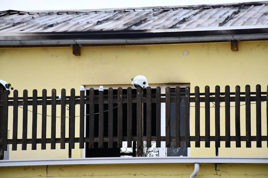 FOTO Gorjelo krovište sale za vjenčanje u Kutjevu, požar gasilo 26 vatrogasaca...