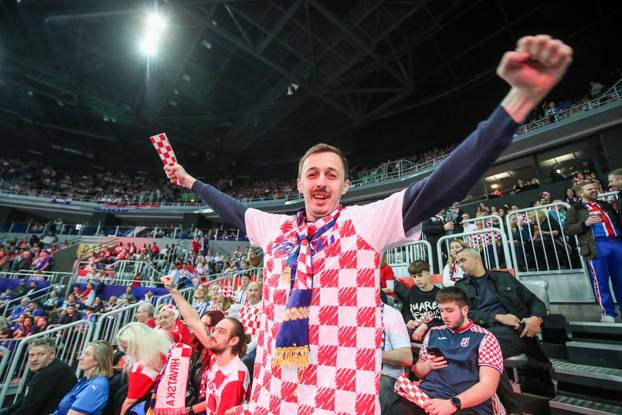 Zagreb: Navijači na susretu Hrvatske i Slovenije na IHF Svjetskom rukometnom prvenstvu 2025.