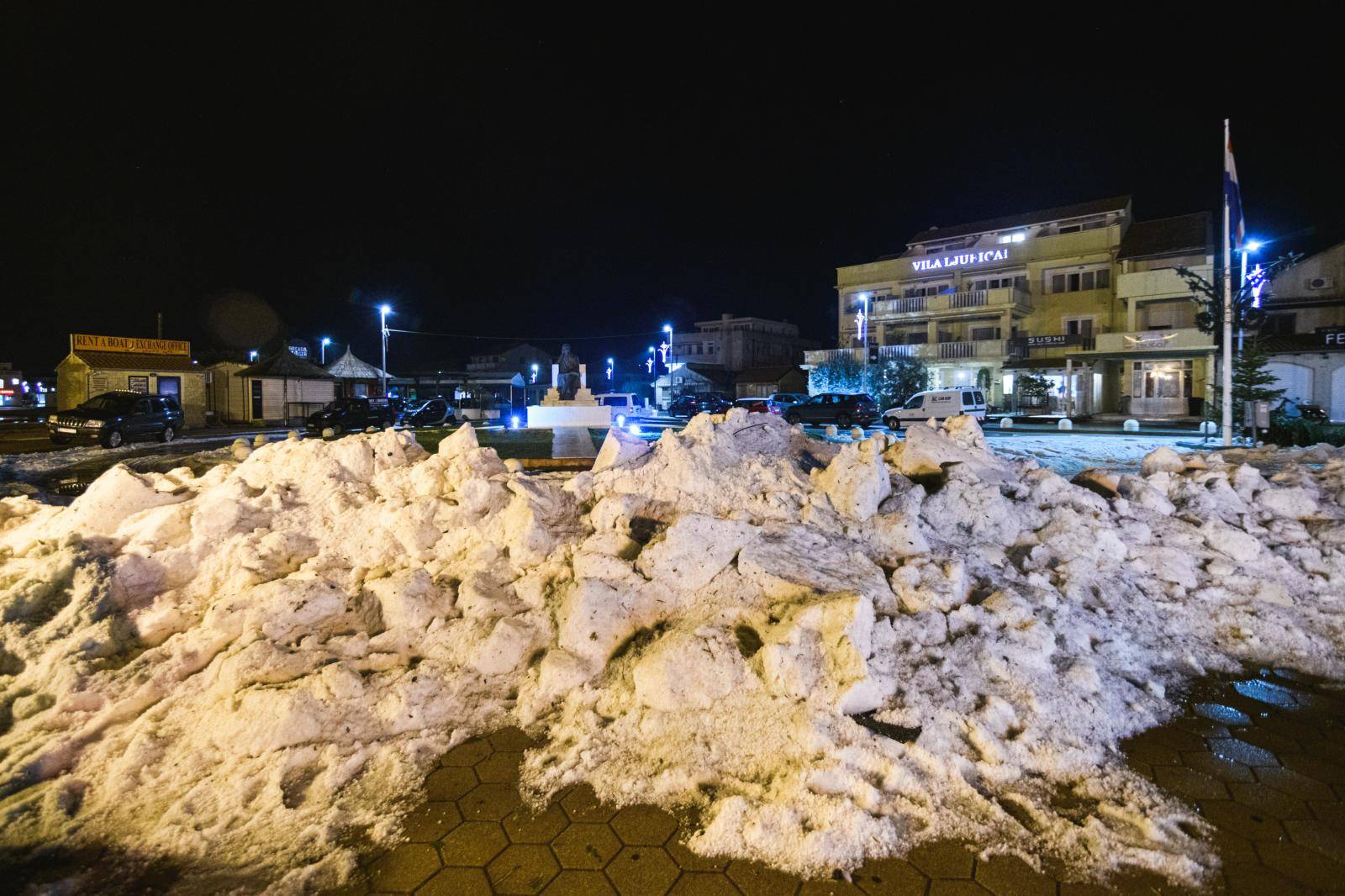 Tuča je pogodila Jadran: 'Aute smo morali izvlačiti bagerima'