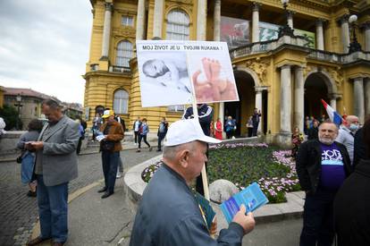 FOTO 'Hod za život': Inicijativi se pridružilo mnoštvo mladih, ali i neki od političara