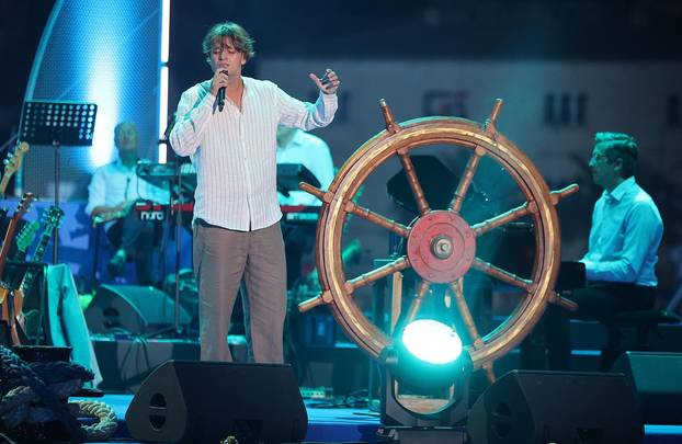 Vela Luka: Održan koncert "Trag u beskraju" posvećen Oliveru Dragojeviću