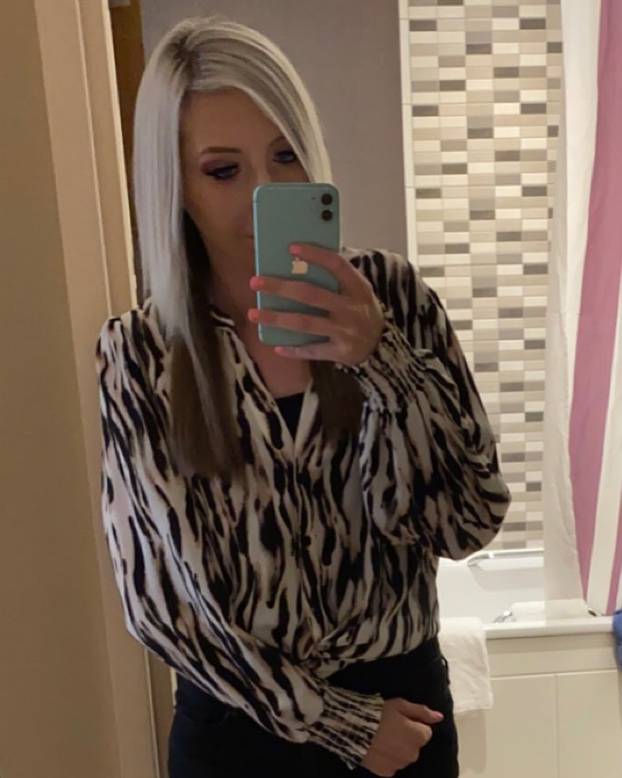 FOTO Kraljica pikada zamijenila je košulju bikinijem i oduševila