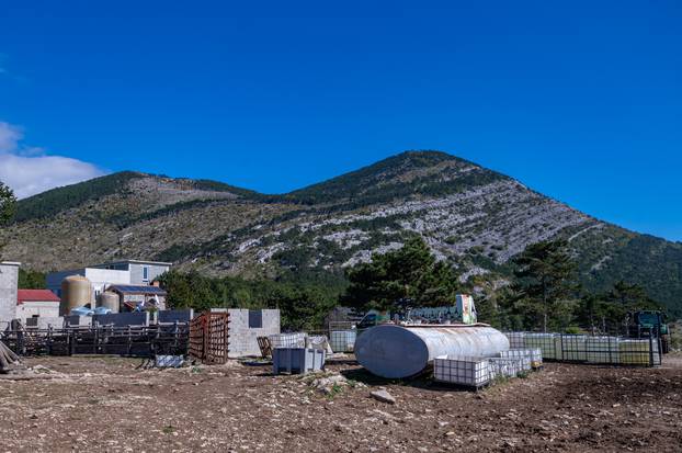 Na području Velikog Rujna na Velebitu raširena je divlja gradnja