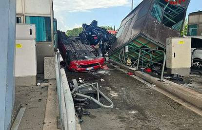 Užasne scene! Njemački par se autom zaletio u naplatnu kućicu u Italiji, troje mrtvih u nesreći