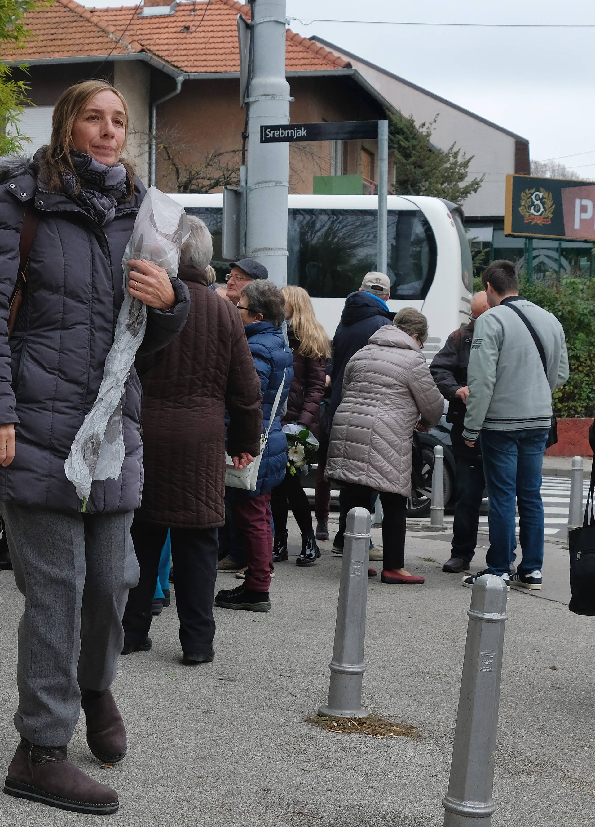 Zagreb: Brojni Äestitari okupljaju se na Srebrnjakou kako bi Braci Äestitali roÄendan