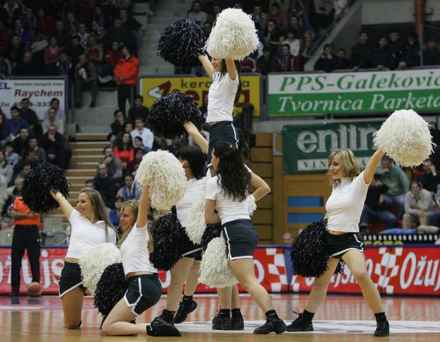 ARHIVA - Košarkaška utakmica između KK Cibona i KK Partizan 2005. godine