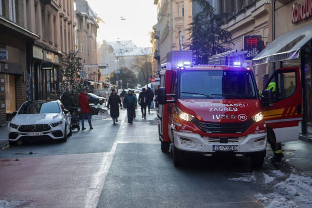 Zagreb: Sa zgrade u Masarykovoj pao komad fasade