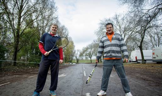 Glumci Boris Svrtan i Ivan Jončić zaigrali tenis na parkiralištu