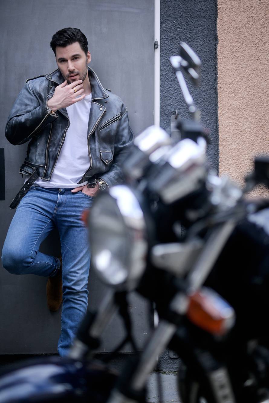 Zagreb: Maneken Dean Pelić