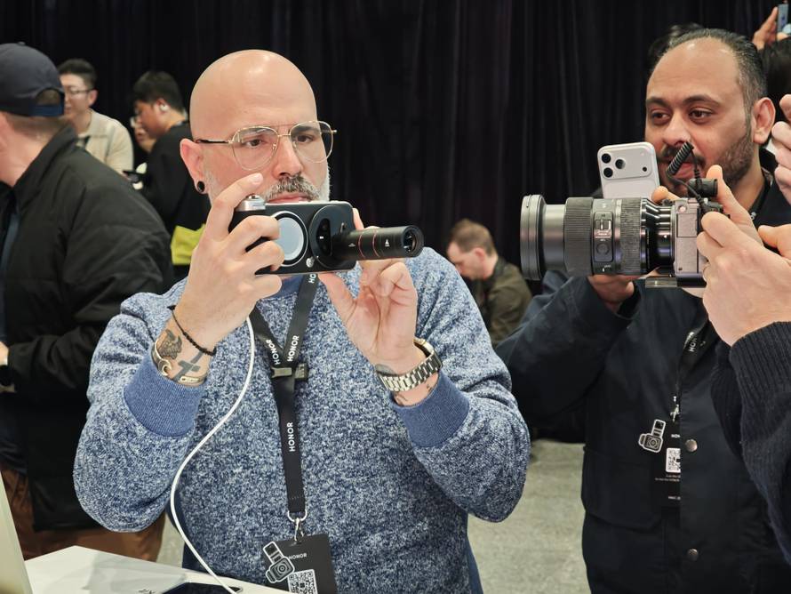 VIDEO Honorov robotski udar: Telefon s kamerom kao iz crtića i robot na dvije noge ukrali šou