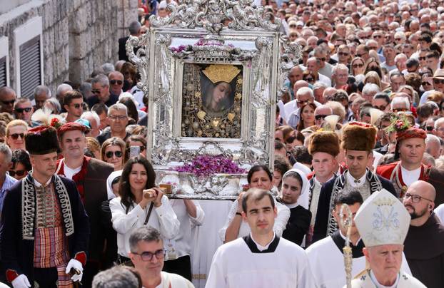 Sinj: Procesija i misa povodom blagdana Velike Gospe