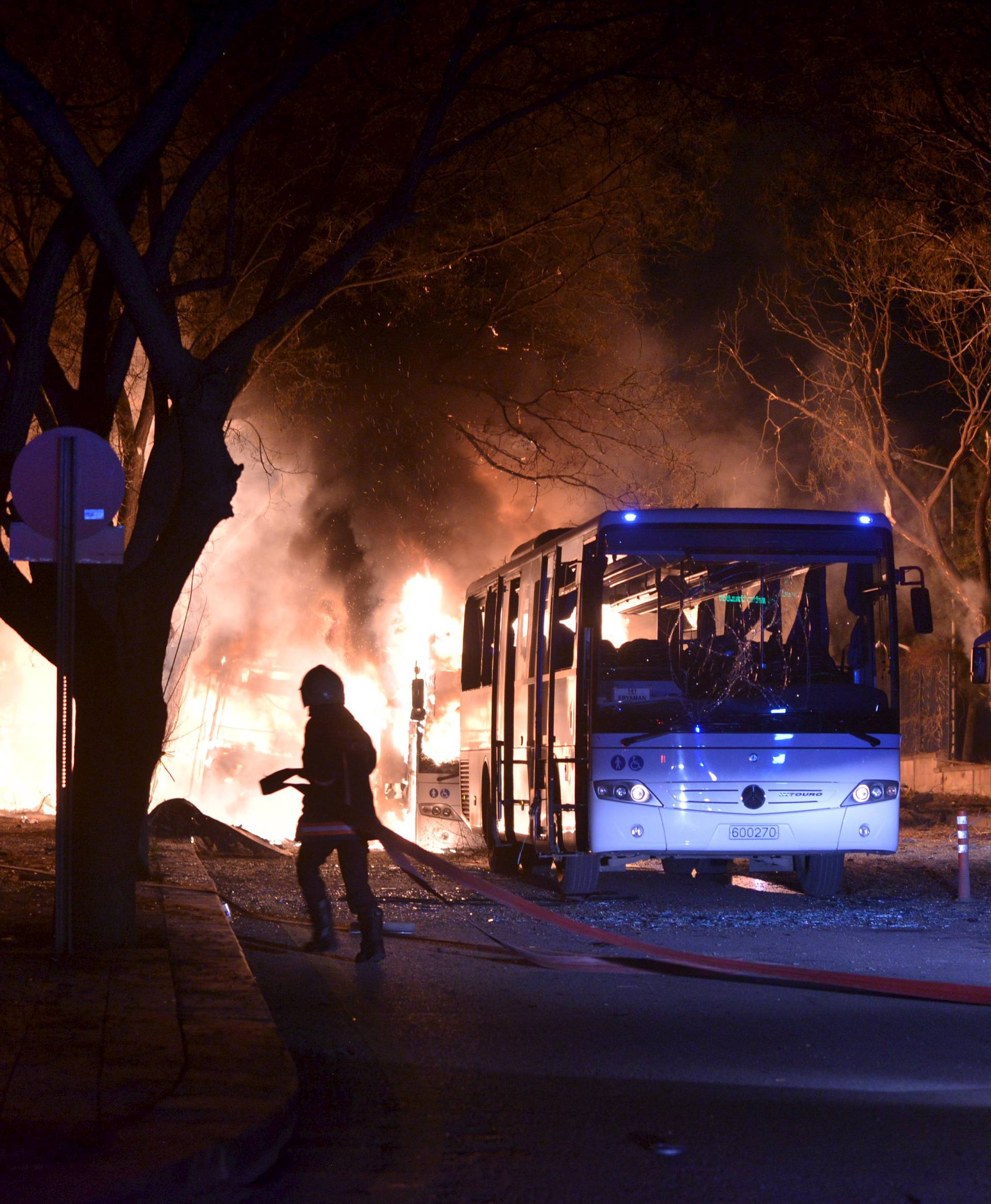 U napadu u Ankari najmanje 28 mrtvih: 'Ovo je terorizam'