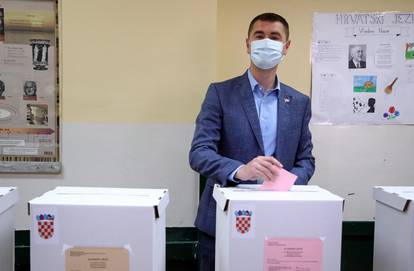 Zagreb: Davor Filipović glasovao je na lokalnim izborima