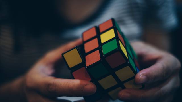 Naučite slagati Rubikovu kocku jednom zauvijek, nije preteško