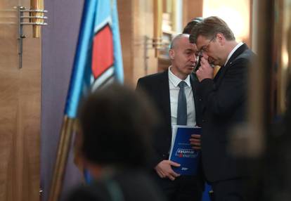 Zagreb: Andrej Plenković i Damir Krstićević u razgovoru nakon sjednice Središnjeg odbora