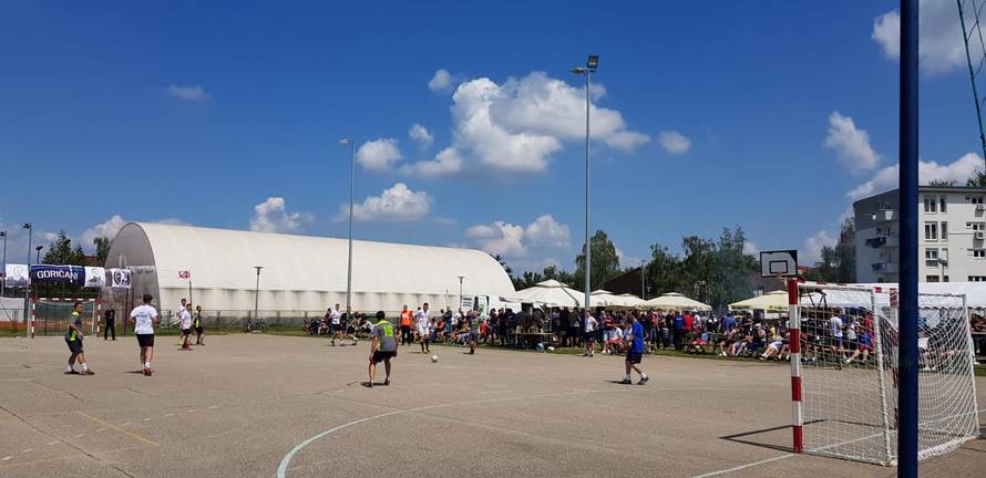 'Prije smo skupljali za djecu, a sad za svoje stradale članove'