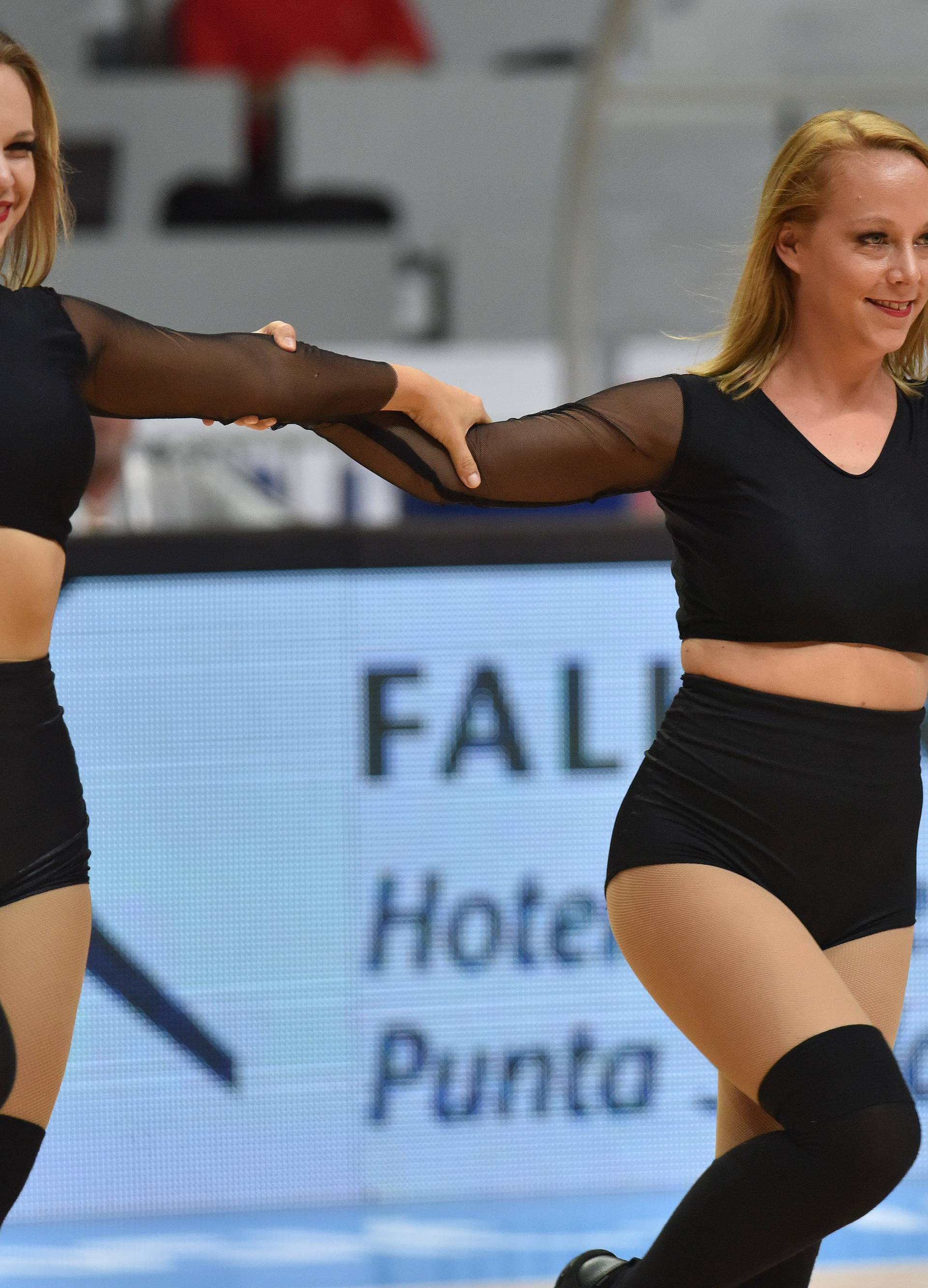 Zadar: PlesaÄice zabavljale publiku na Zadar Basketball Tournamentu