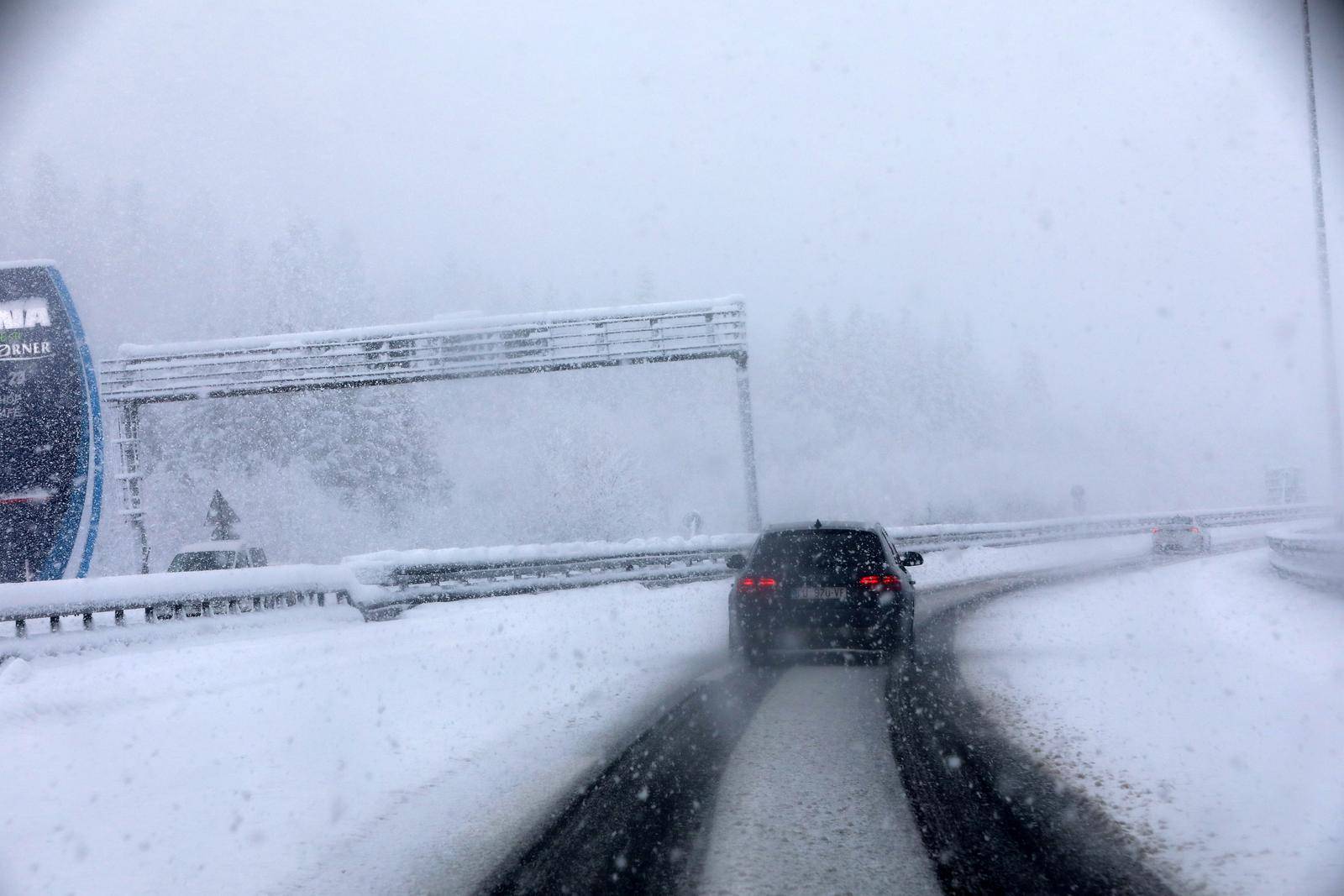 Jak snijeg na autocesti Rijeka - Zagreb