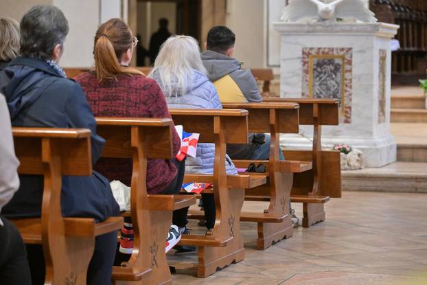 24sata Mnogobrojni hodo&ccaron;asnici pohodili su grad Assisi povodom obljetnice smrti Franje Asi&scaron;kog
