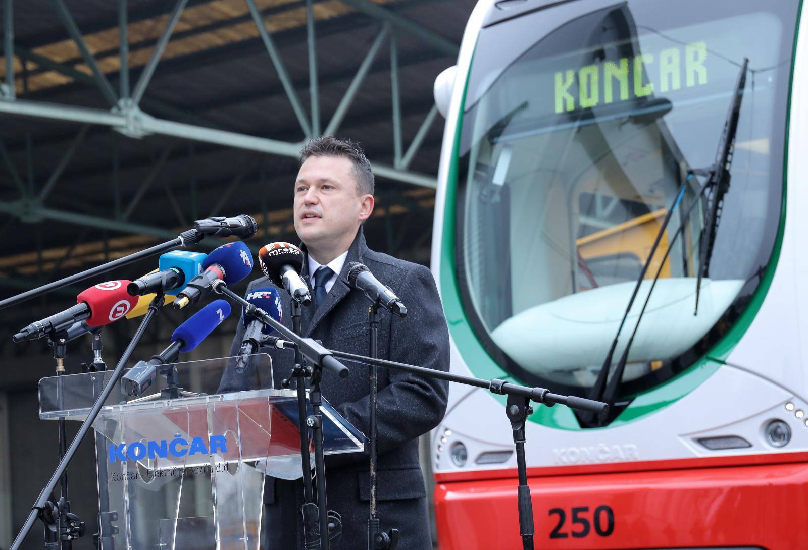 Zagreb: Končar isporučio prvi od šest niskopodnih tramvaja za Republiku Latviju