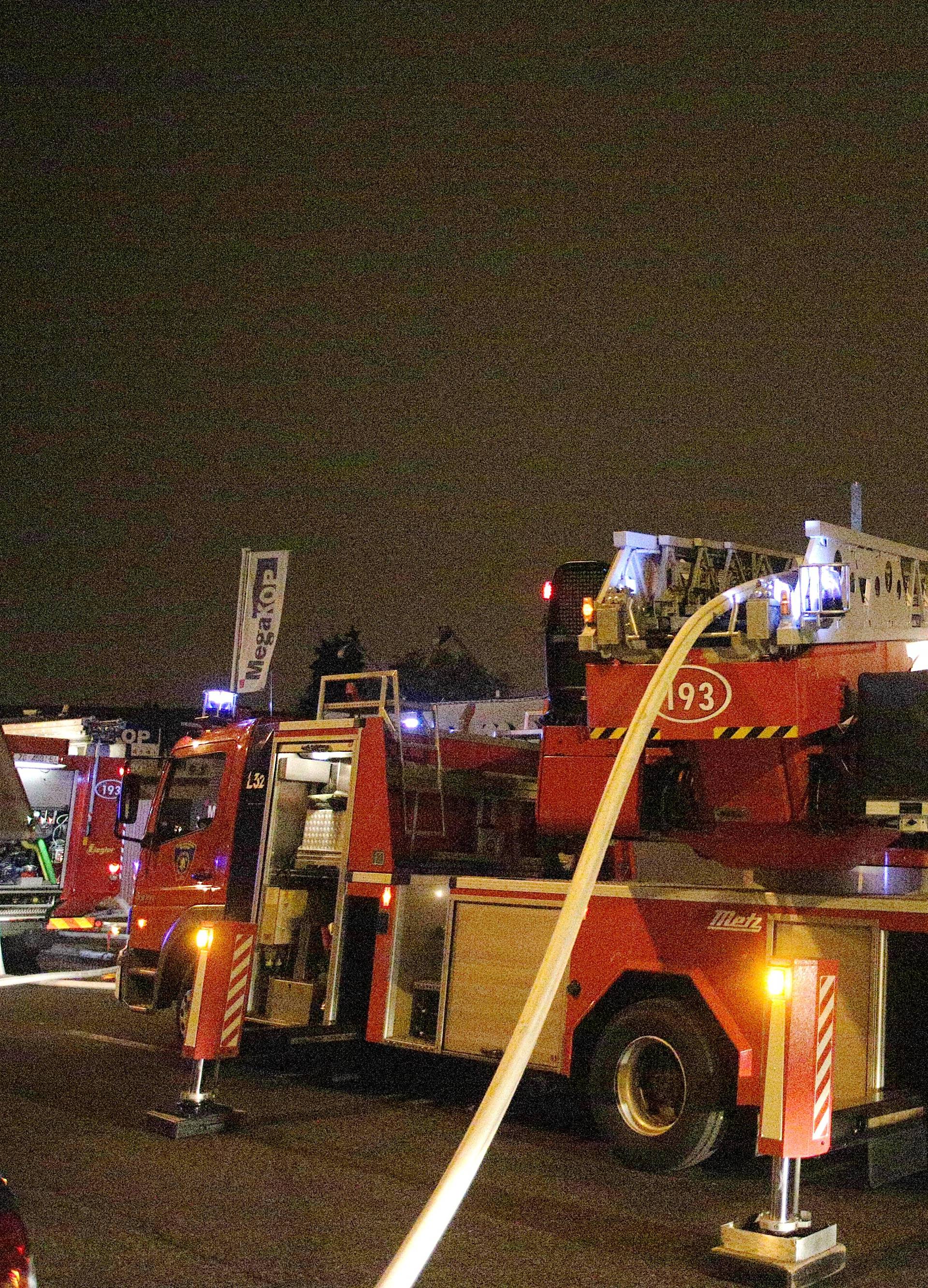 Veliki požar izbio kod Cibone, vatrogasci se bore s plamenom