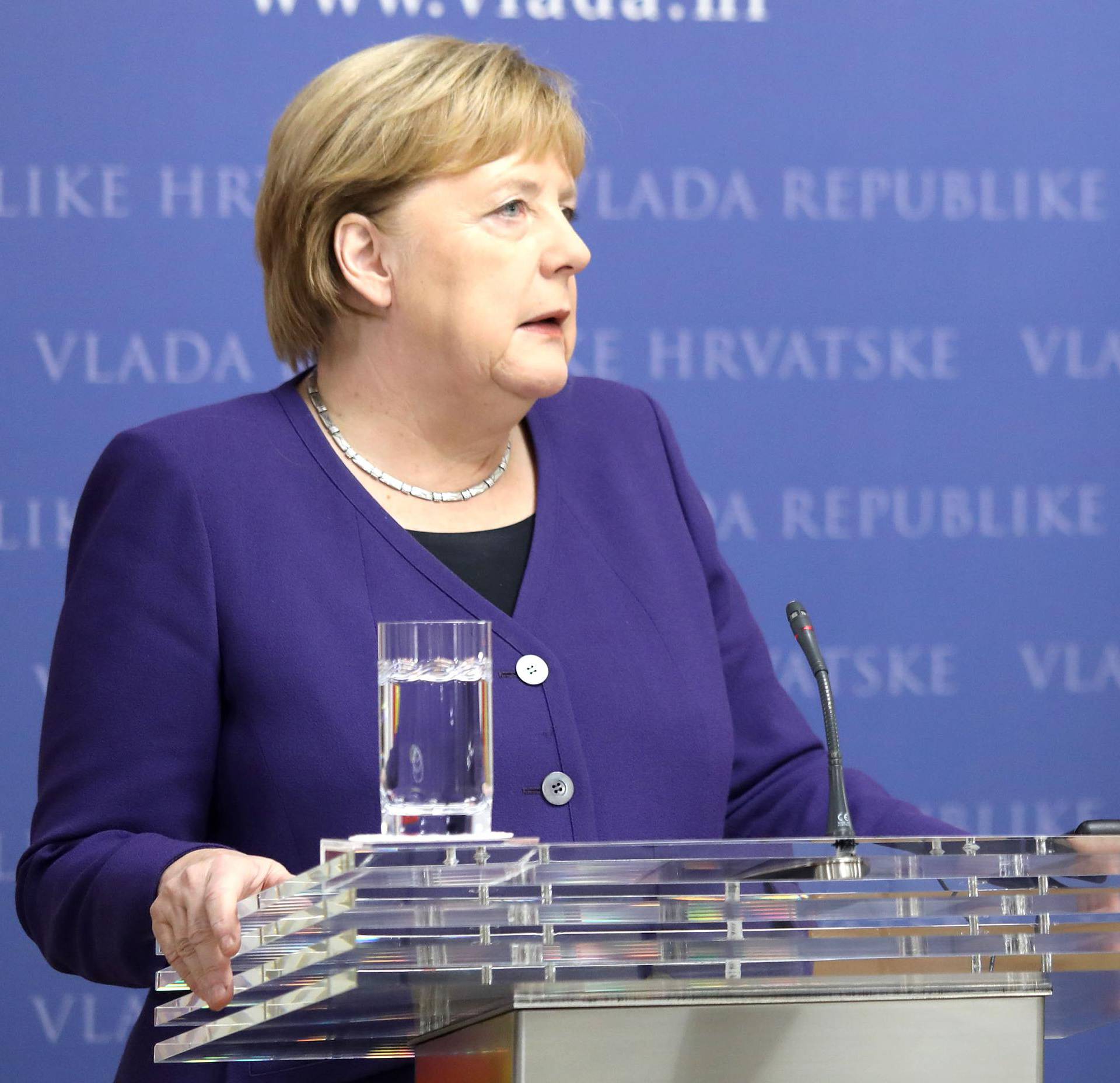 Ovacije za Merkel u Areni: 'U Europi želimo graditi mostove'