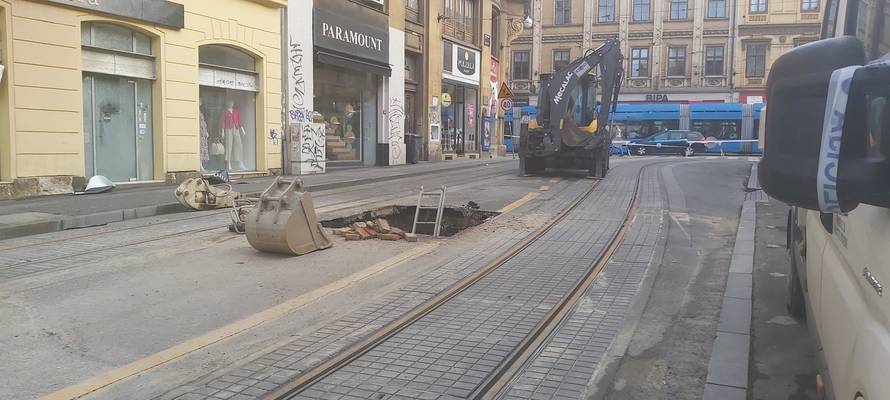 Uživo iz Frankopanske: Tramvaji ne voze, nema vode, četvero ozlijeđenih u požaru u centru
