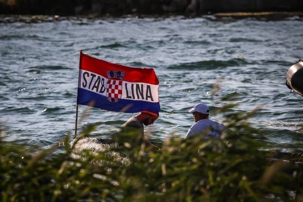 Maratonci u lađama kroz Opuzen