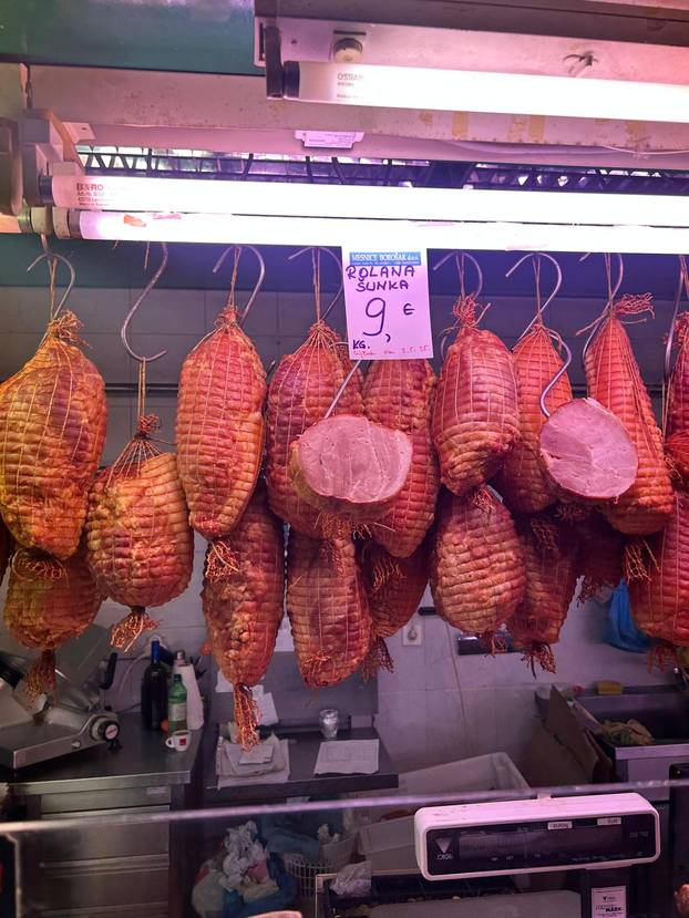 FOTO Građani šokirani! Za kilu janjetine 20 eura, rajčice po 7, a orada na Dolcu čak 28 eura