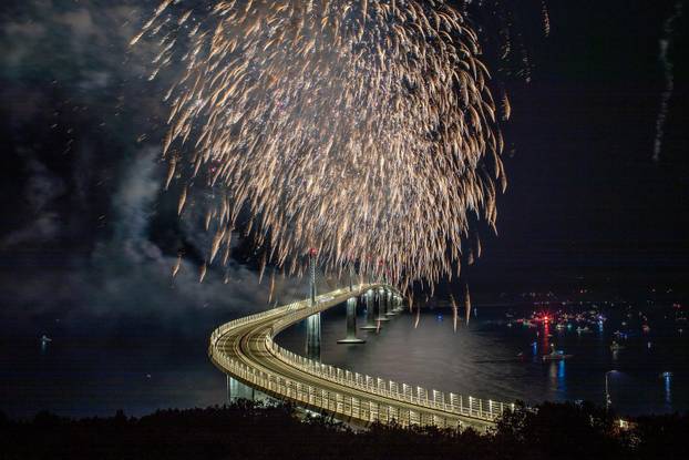 Vatromet nakon svečanosti otvorenja Pelješkog mosta